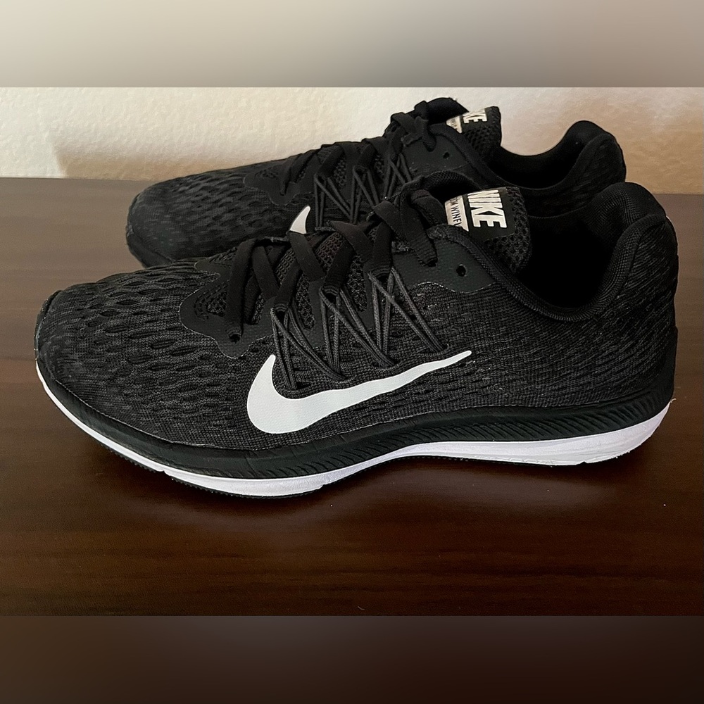 Nike Zoom Winflo 5 Black Running Shoes